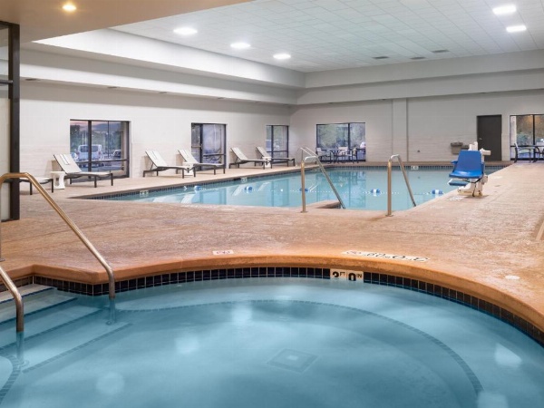 Crowne Plaza Milwaukee South image 21