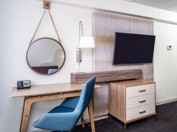 Crowne Plaza Milwaukee South image 22