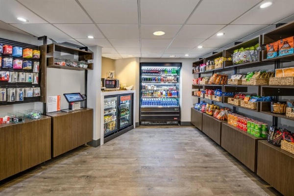 Crowne Plaza Milwaukee South image 24