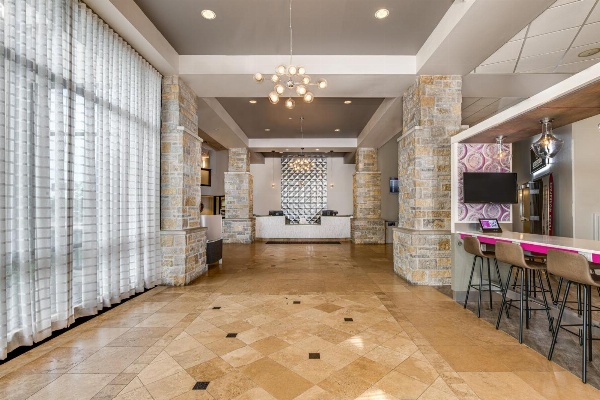 Crowne Plaza Milwaukee South image 6